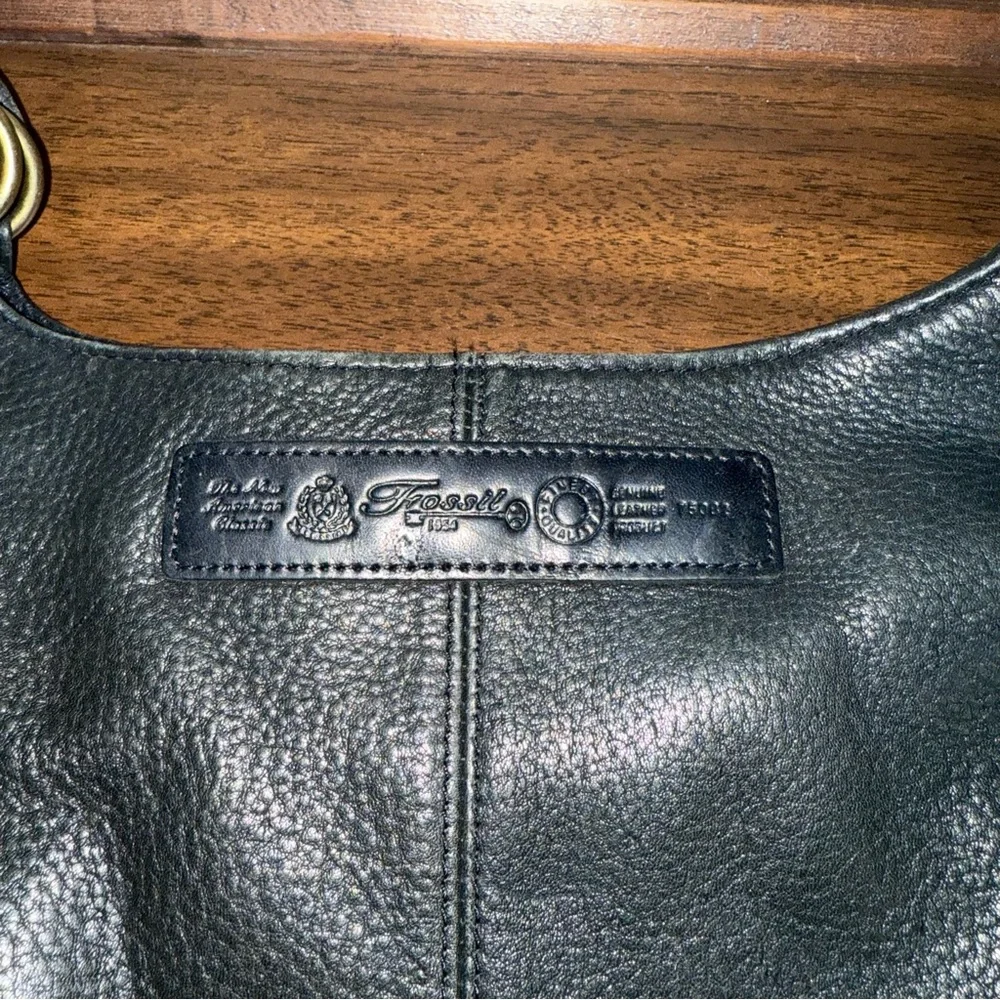 Fossil Black Pebbled Leather Shoulder Bag Key Charm Vintage Boho